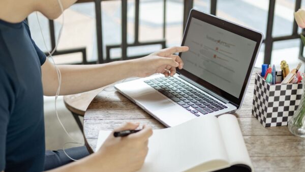 なぜ個人レッスンがおすすめなのか？あなたに最適なパソコンスキル習得法